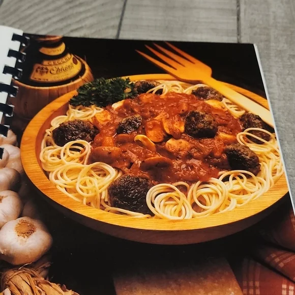 CANADA COOKBOOK PASTA - Picture 5 of 6